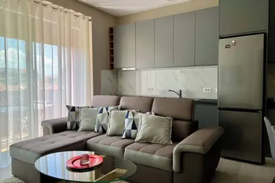Image de Appartamento in affitto comodo nuovo e di design, nel centro della città, 97 m/q