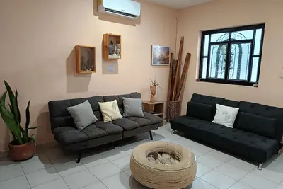 Image de \"Casa aluxes\" Apt. spacious & fresh, located downtown, 1 block away from seawall