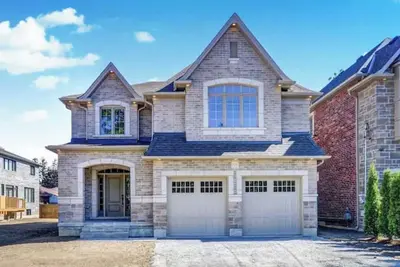 Image de Newly Built Gorgeous 4bd Custom Home Central Oshawa