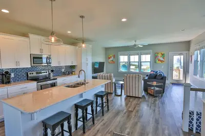 Image de Sandtoesha West, Ocean and Sound Views, in Emerald Isle, close to everything!