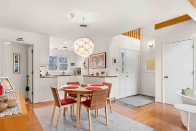 Image de 3 Bedrooms of Beachy Bayfront Bliss. . . Plus Views!
