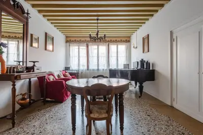 Lovely & Roomy Venetian Apartment x5!