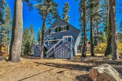 Image de East Village  - Beautiful home nestled in the California's Sierra