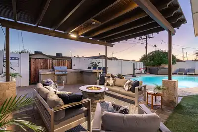 Image de Endless entertainment and 1. 5 miles from Old Town, stay at Sunbaked Terrace