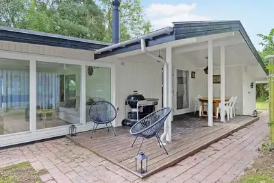Image de Newly renovated holiday home in the.