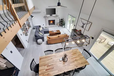 Image de Charming Retreat in the Hideout with a hot tub