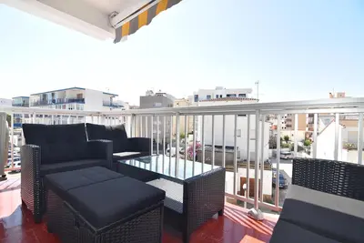 Image de Appartement confortable Ă 70m de la plage Ă Roses, Costa Brava! 2 Chambres, Terrasse, Wi-Fi Gratuit. Reserve maintenant!