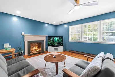 Image de Mcm 3br/2Ba in a peaceful, central Raleigh neighborhood
