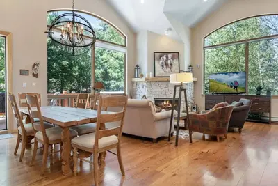 Image de Spacious East Vail Home! - Private Hot Tub