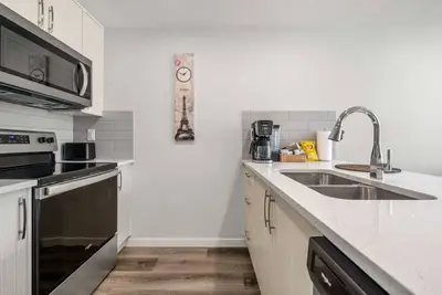 Image de Rockland Oasis: 1br + Parking. Your private, contemporary and serene getaway.