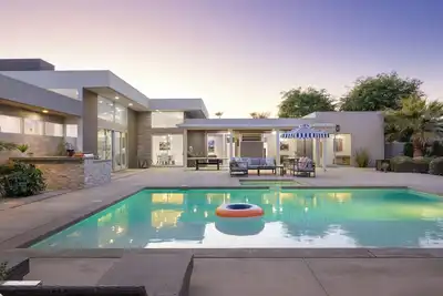 Polo Villa 7 by AvantStay | Features Entertainer's Backyard + Game room
