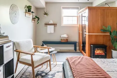 Image de Family Comfort: Sauna, Wfh Setup, Central Location
