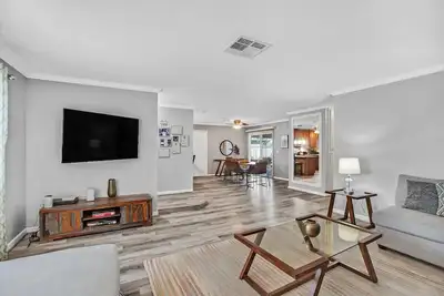 Image de 1 Story Henderson Home w 3br, Hot tub, Sleeps 6