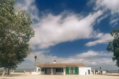 Image de Maison de campagne restaurée avec 4 chambres, barbecue et Wi-Fi, idéale pour les amoureux de la nature