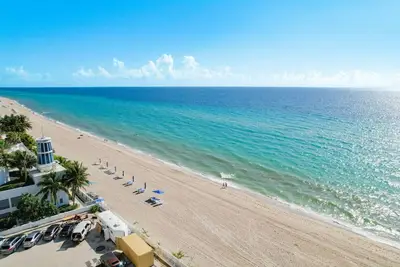 Image de Deluxe 1-bed 2-bath ocean front free valet parking on the beach