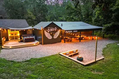 Image de Tranquil Hocking Hills Cabin For 8: Hot Tub, Games