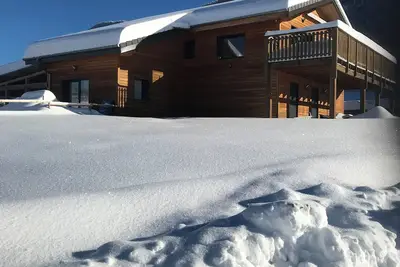 Image de Grand chalet récent avec grandes terrasses vue montagne dans le Vercors