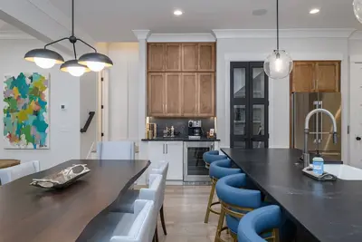 Image de A Brand New Beautiful Townhouse in Moreland Village!