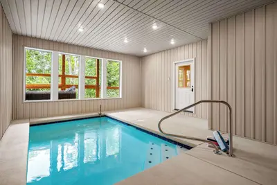 Image de Mountain Views - Luxury 4 Bd Cabin w/indoor Pool