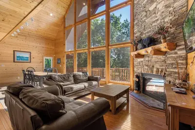 Image de Group Getaway Ready: Spacious Cabin w/ En Suites, Game Room!