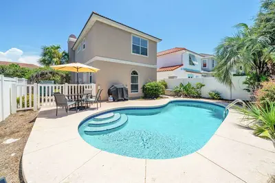 Image de Snowbird Deal – Jan–Feb Rates • Private Pool • Steps to Beach Access