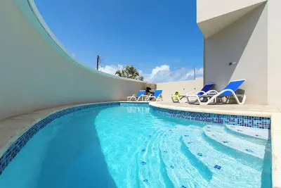 Image de 1. 5 mi to Palm Beach * Pool * Rooftop * Bbq