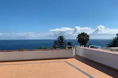 Image de Beautiful bungalow with direct sea view and two large sun terraces.