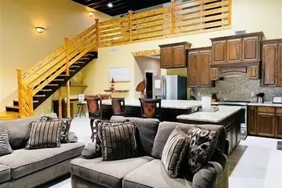 Image de Live Life Lavishly at Mildred's Manor 2. 4 Bdrm/3 Bath. 8 Beds/Sleeps 12.