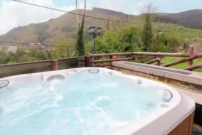 Image de Greenheart Cottage, pet friendly, with hot tub in Pontrhydyfen