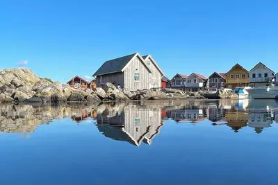 Image de Maison de campagne à 2 mètres de la mer, à 2 h, de Bergen (Norvège). Unique!