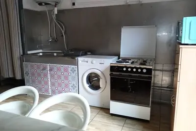 Image de appartement en rdc avec cour à 50 m de la mer