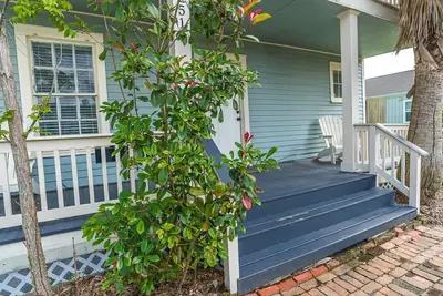 Image de Historic Charmer Near Beach and Strand