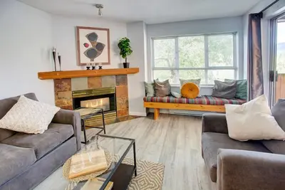 Image de Cozy Whistler Village 1br:Sleeps 2, Free Parking, Near Shops and More!