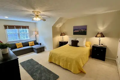Image de Wvu Mini-Château. Cozy home located next to stadium + hospital-5 min walk.