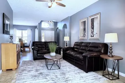 Image de Lovely 4 Bed 3 Bath Pool Home with Spa-5330cvl