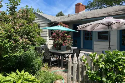 Image de country garden home 300 yrd to old garden beach on Sandy Bay!