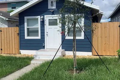 Image de Historical Cottage in Downtown Lake Worth Beach, fully renovated and modernized