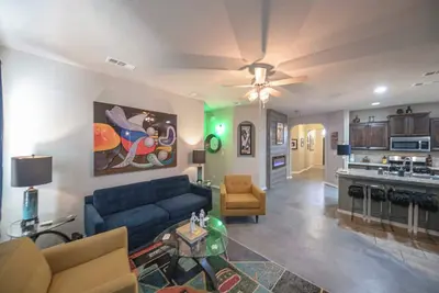 Image de Right At Home-Midland Vanguard Velvet Lounge