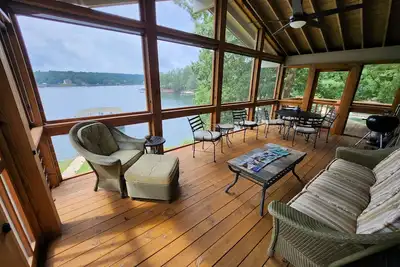 Lake Front w/ Sunset Views, Screened-in Porch / 1x Boat Slip / 2x Kayaks