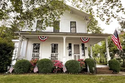 Image de Downtown Historic 4 bedroom, 2 1\/2 bath, 1\/3 acre