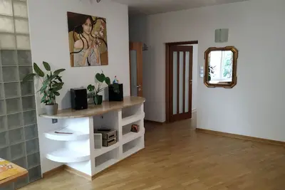 Quiet and comfy apartment with huge chestnut tree in the window. \n