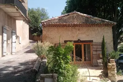 Image de Small recently renovated house with lots of charme in Luberon, Provence.