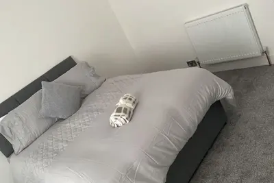 Image de Maison-Salle de bain privée séparée-Vue sur Rue-House-0