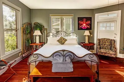 Image de Beautiful Historic 1 Br Apartment - Walk Downtown