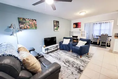 Image de Downtown Duplex- Spacious and Comfy 2 Bedroom