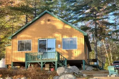Image de Beautiful lakefront cottage, Ambajejus Lake