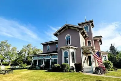 Image de Farmhouse retreat;wine country, Chautauqua Institution, National Comedy Center!