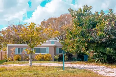 Image de Early Bird Summer Special Weekly Discounts Hibiscus House