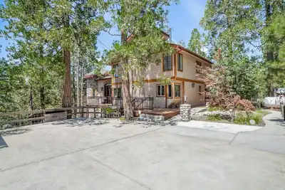 Image de Bass Lake Cabin—Lake Views, Bbq: 4, 000+ Sq Ft!