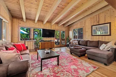 Image de Unique Hilltop Cabin on Ridgewood | Dog Friendly | Partial Tahoe Views | Spacious Deck